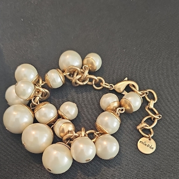 Stella & Dot Gold and White Pearl Bracelet - Picture 3 of 8